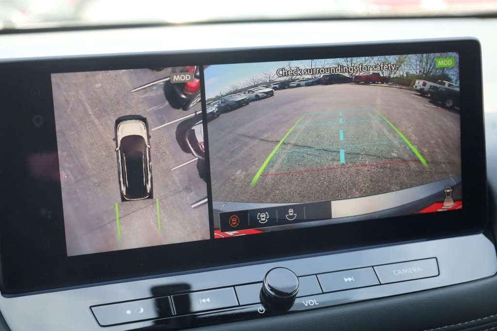 Nissan Rogue Vehicle Image 16