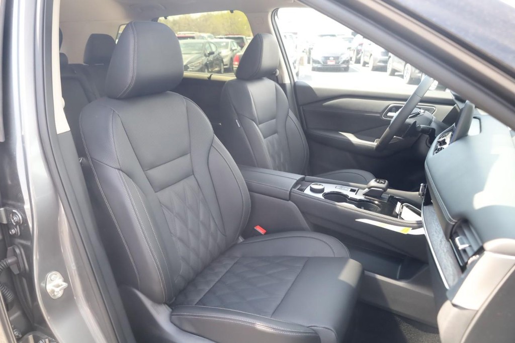 Nissan Rogue Vehicle Image 22