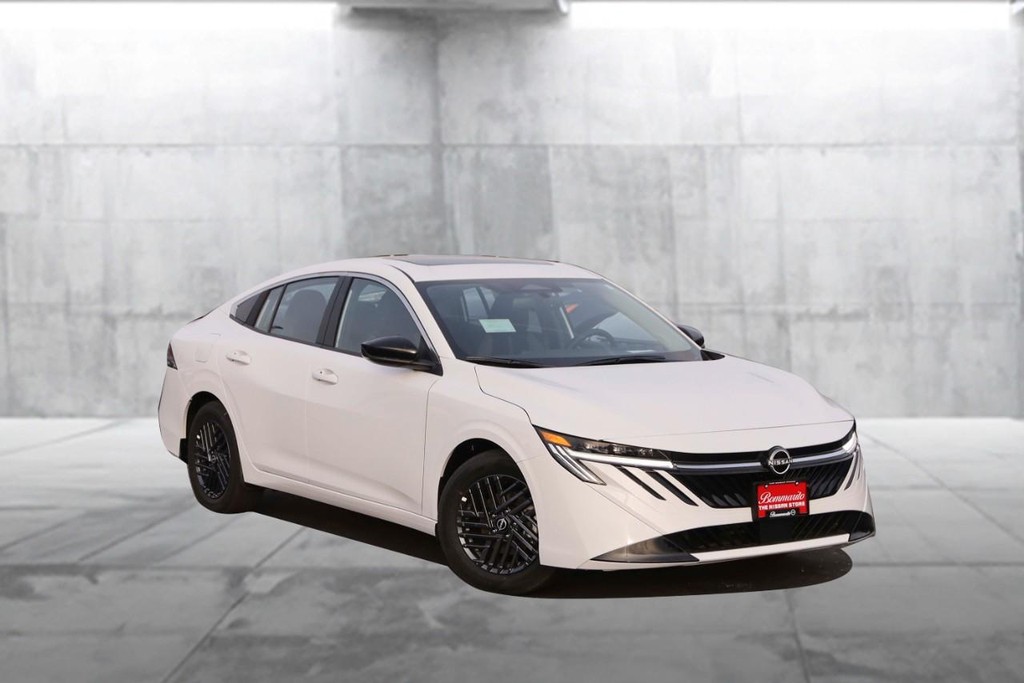 Nissan Sentra Vehicle Image 02