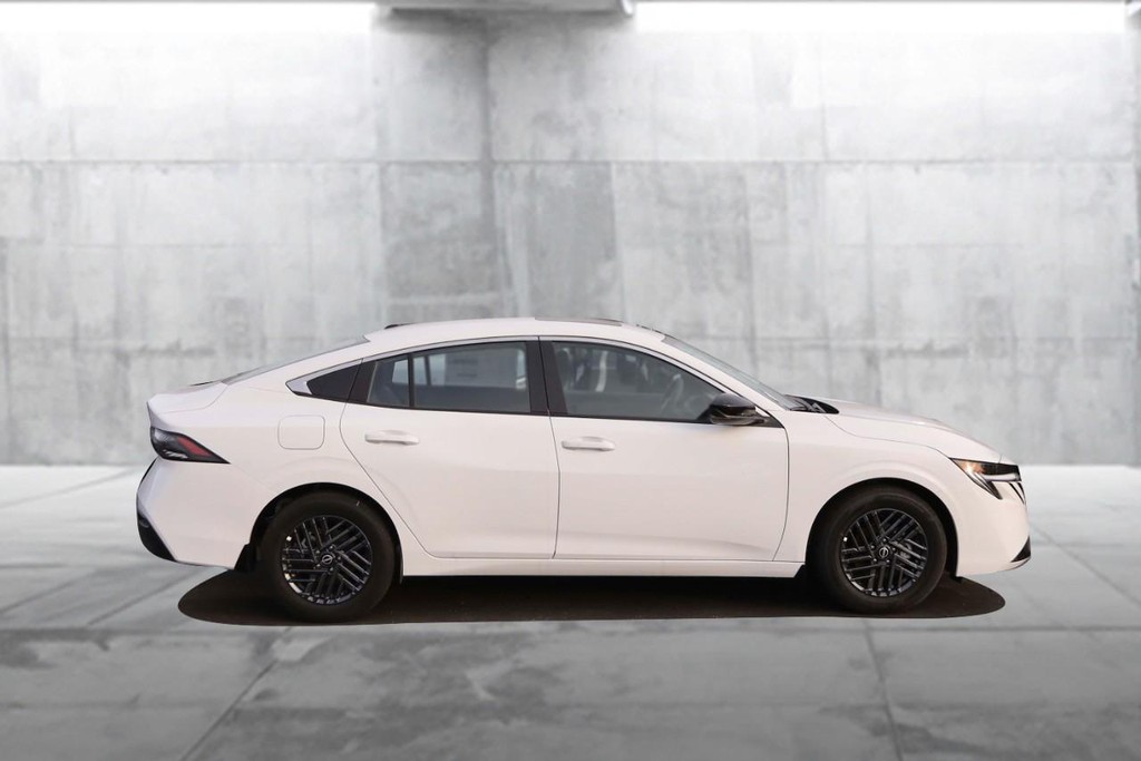 Nissan Sentra Vehicle Image 05