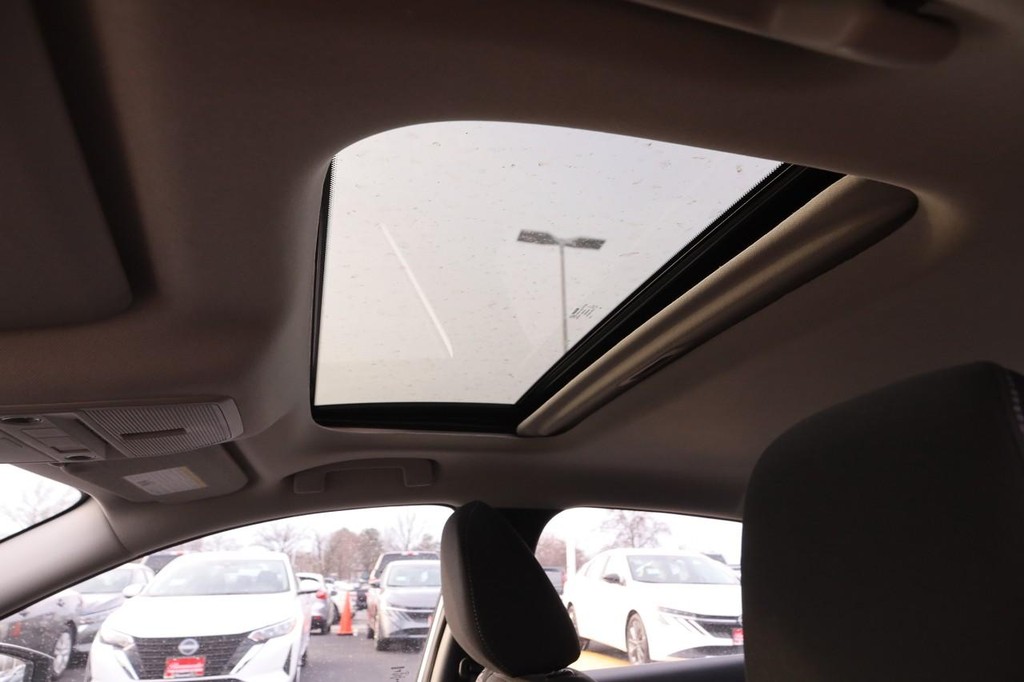 Nissan Sentra Vehicle Image 08