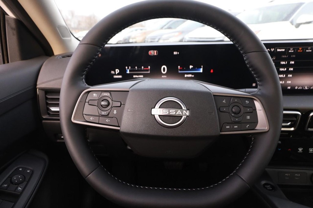 Nissan Sentra Vehicle Image 11