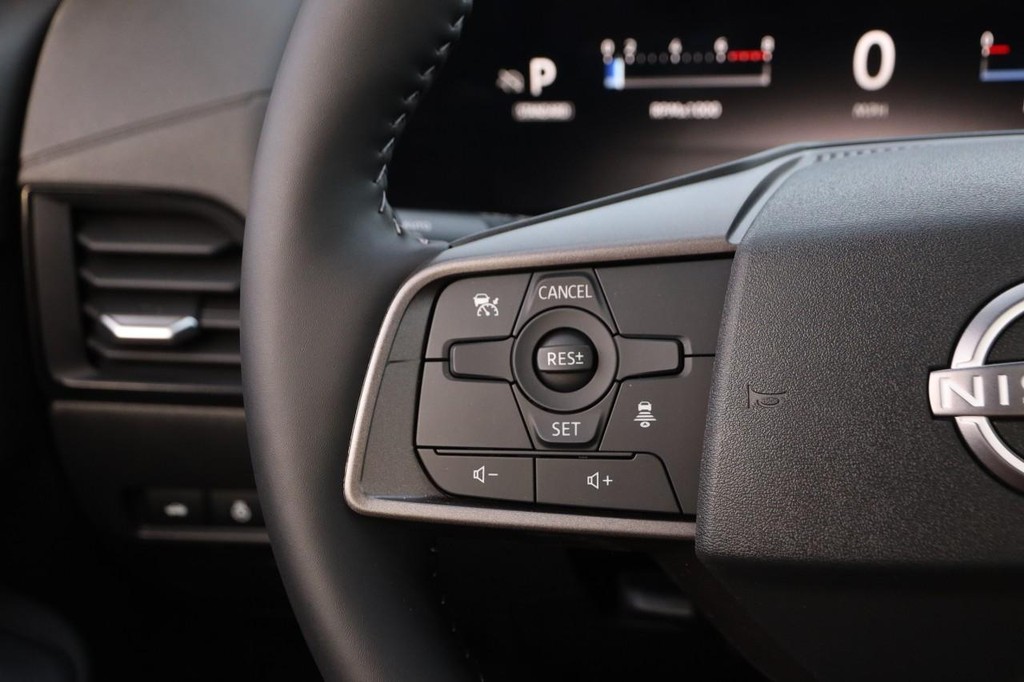 Nissan Sentra Vehicle Image 12