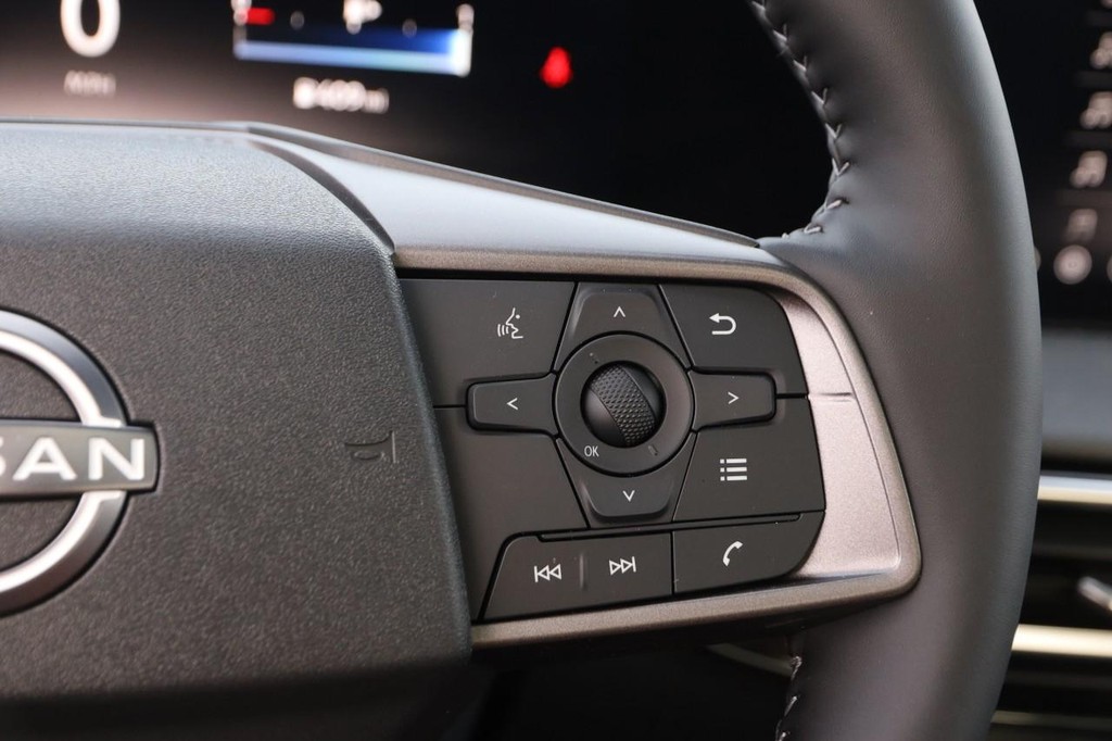 Nissan Sentra Vehicle Image 13