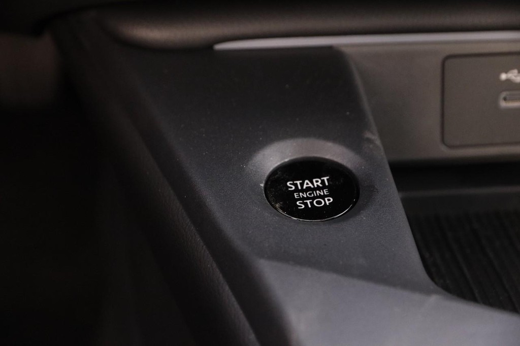 Nissan Sentra Vehicle Image 15