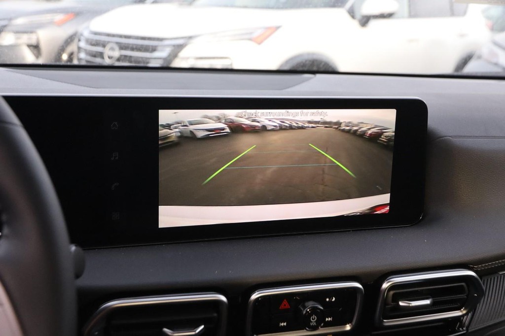 Nissan Sentra Vehicle Image 18