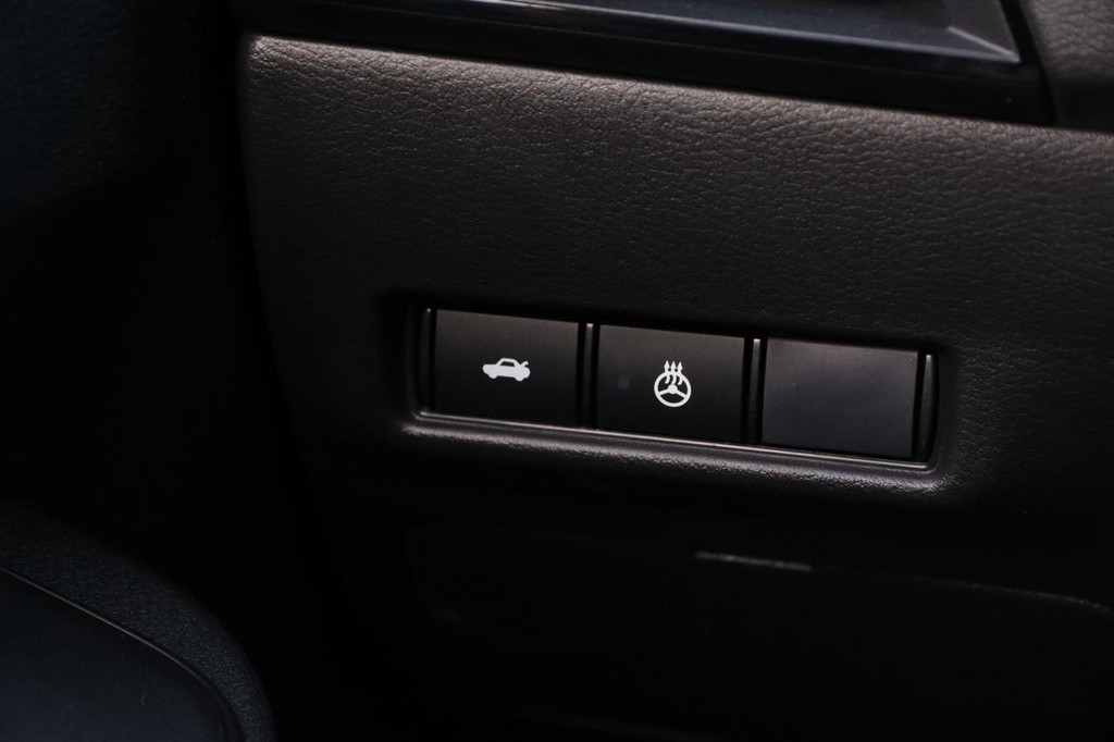 Nissan Sentra Vehicle Image 21