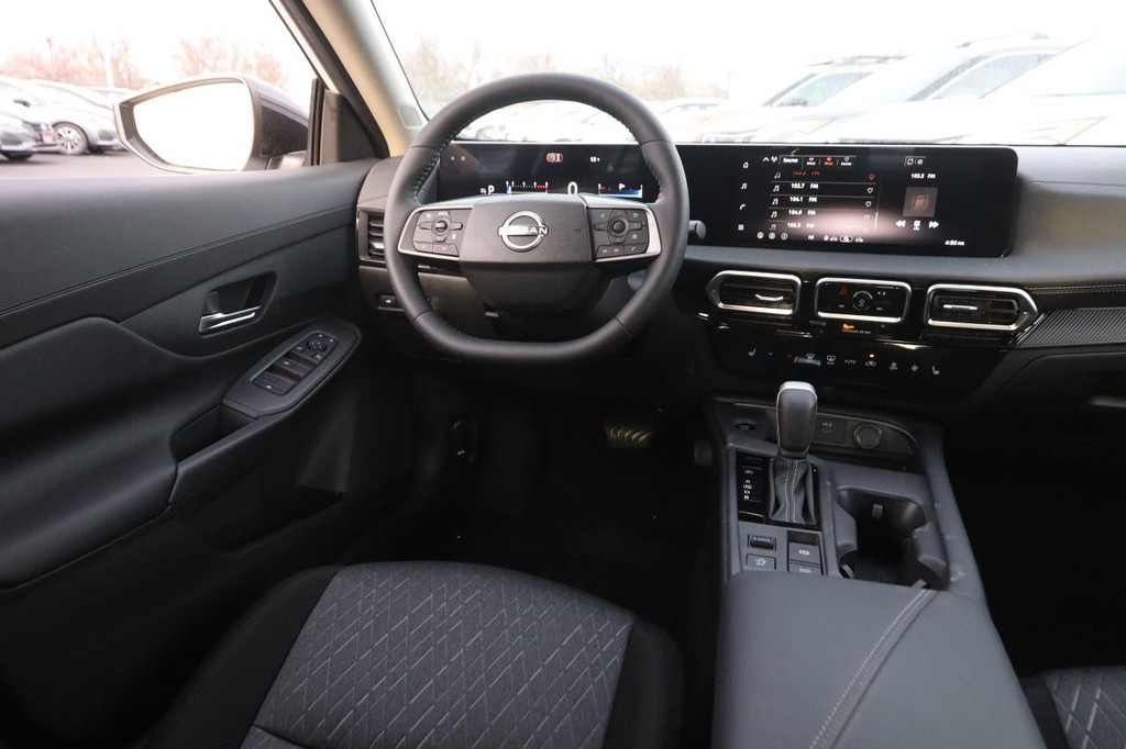 Nissan Sentra Vehicle Image 23