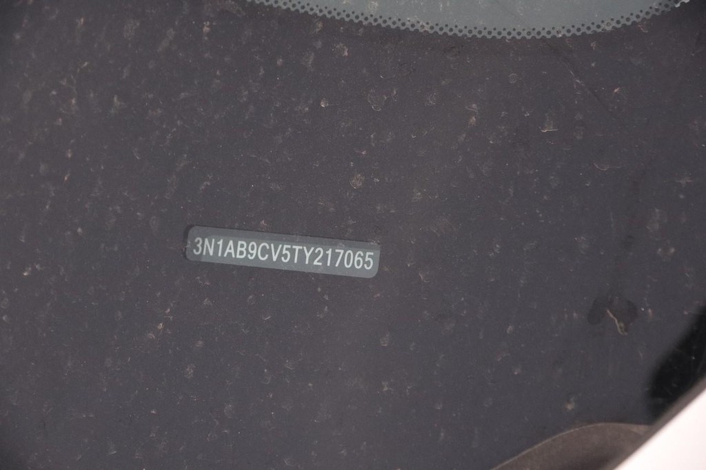 Nissan Sentra Vehicle Image 30