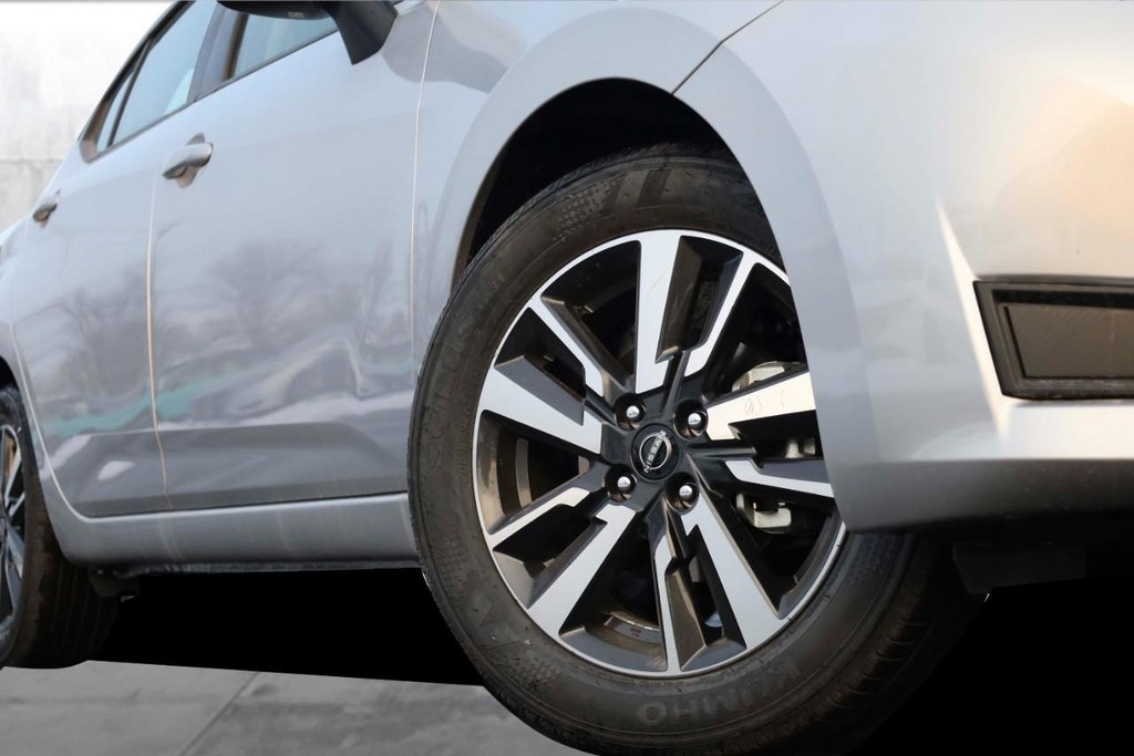 Nissan Versa Vehicle Image 03