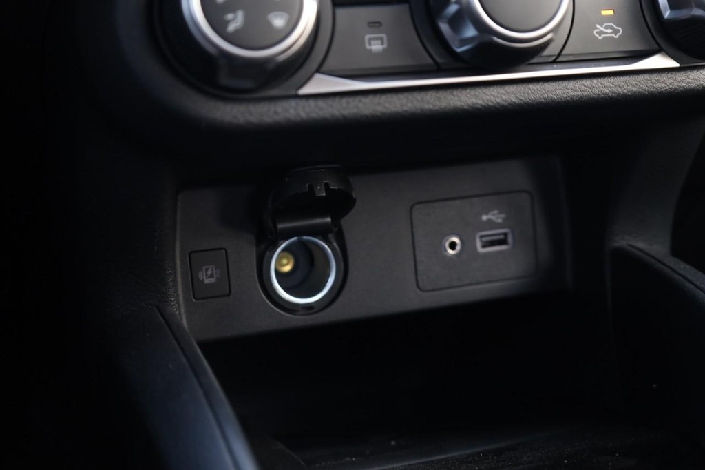 Nissan Versa Vehicle Image 13