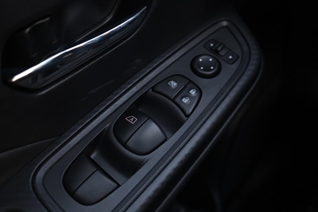 Nissan Versa Vehicle Image 16