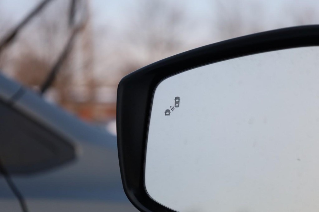 Nissan Versa Vehicle Image 17