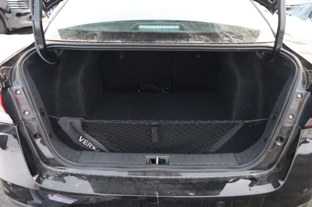 Nissan Versa Vehicle Image 07