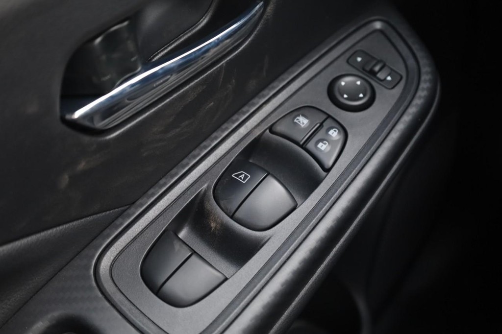 Nissan Versa Vehicle Image 16