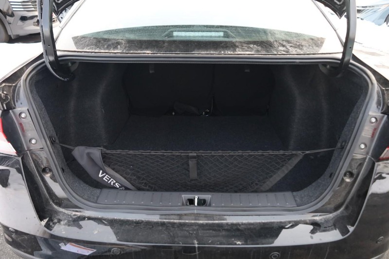 Nissan Versa Vehicle Image 07