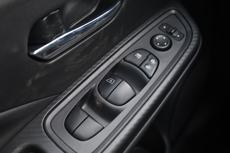 Nissan Versa Vehicle Image 16