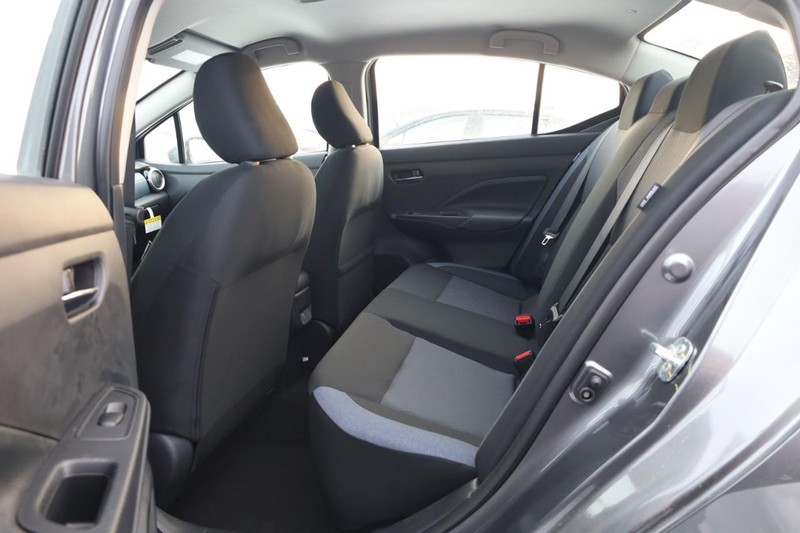 Nissan Versa Vehicle Image 19