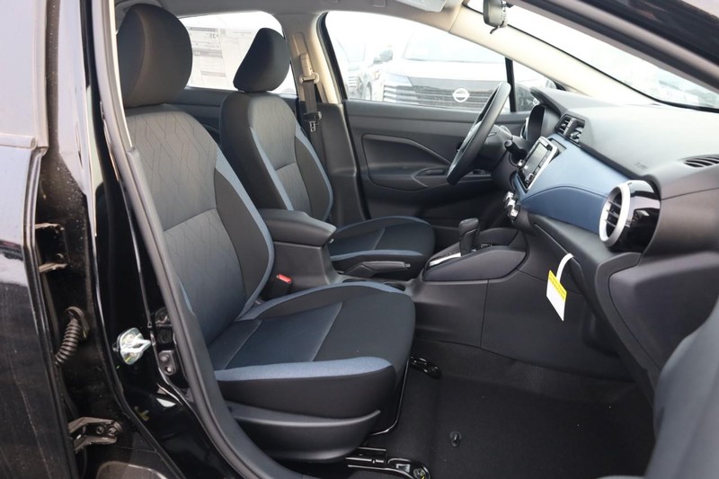 Nissan Versa Vehicle Image 24