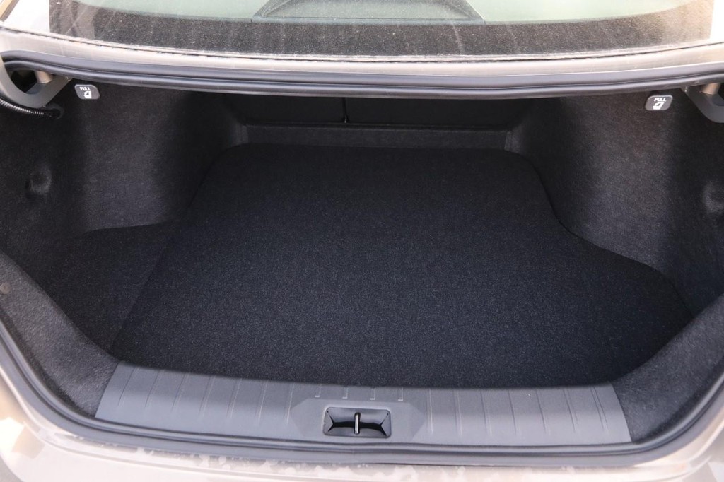 Nissan Sentra Vehicle Image 07