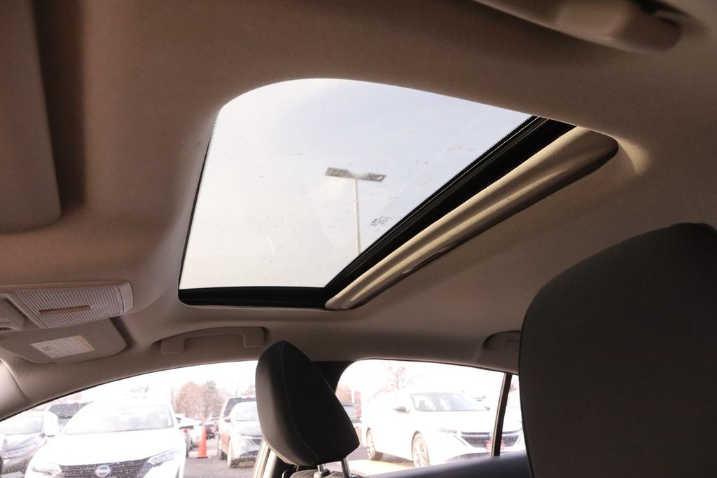 Nissan Sentra Vehicle Image 08