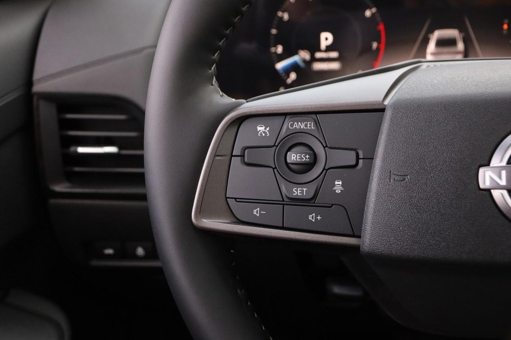 Nissan Sentra Vehicle Image 12