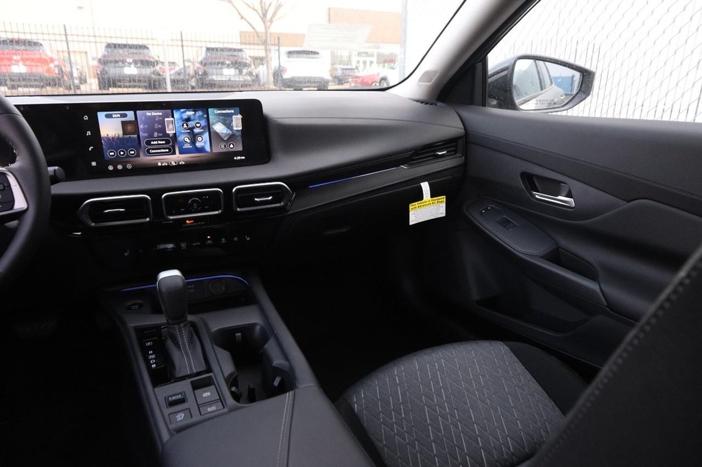 Nissan Sentra Vehicle Image 25