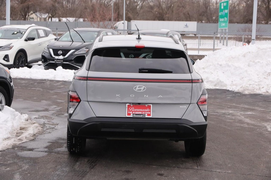 Hyundai Kona Vehicle Image 06