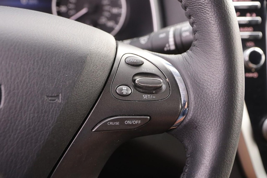 Nissan Murano Vehicle Image 12