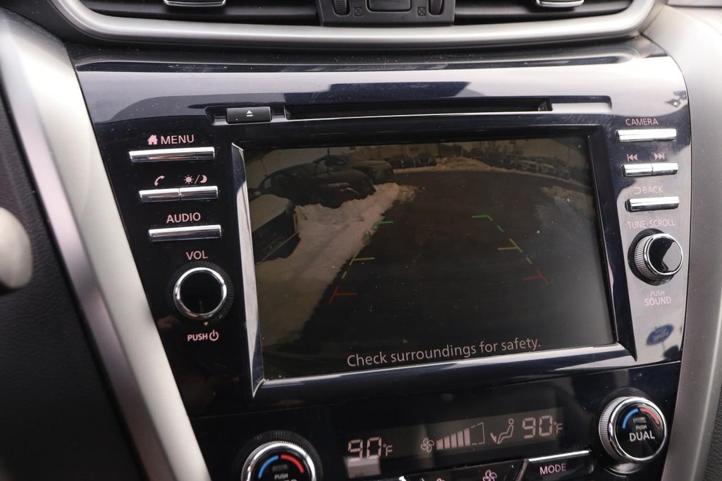 Nissan Murano Vehicle Image 16