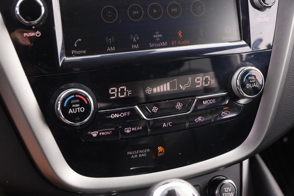 Nissan Murano Vehicle Image 17