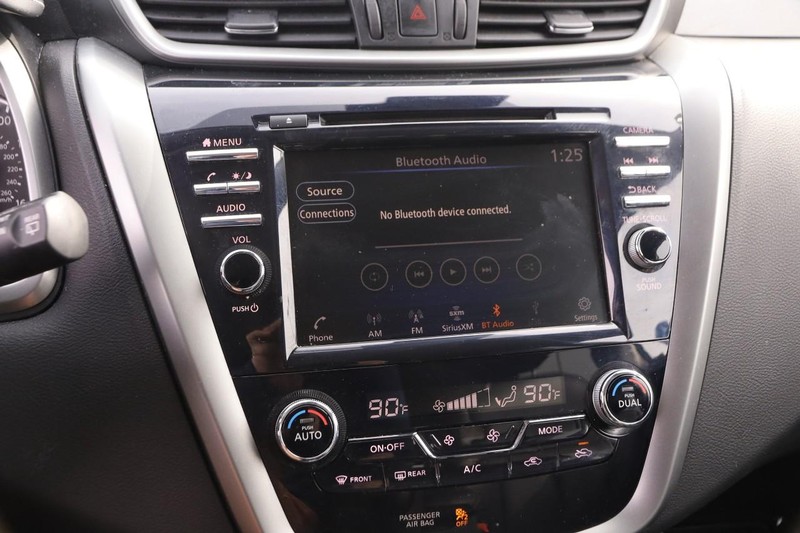 Nissan Murano Vehicle Image 15