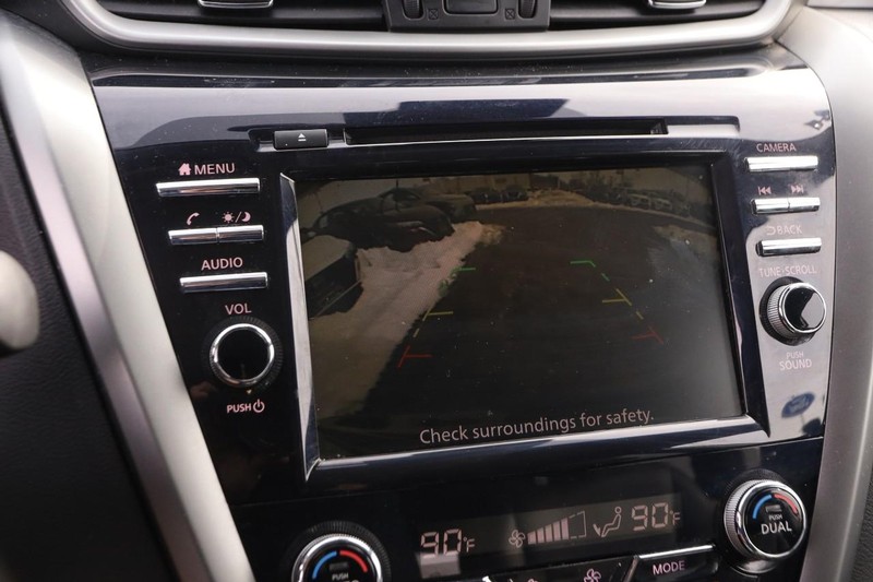 Nissan Murano Vehicle Image 16