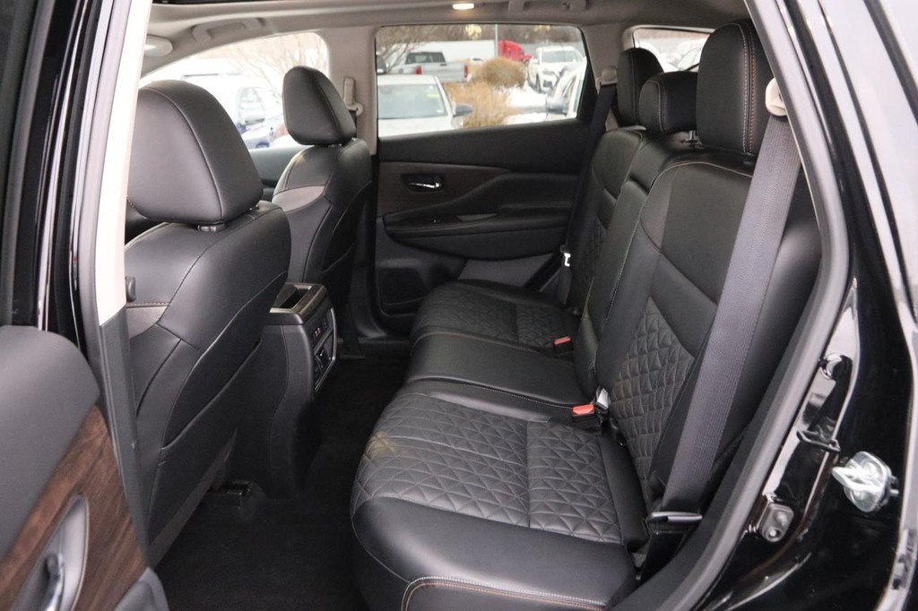 Nissan Murano Vehicle Image 11