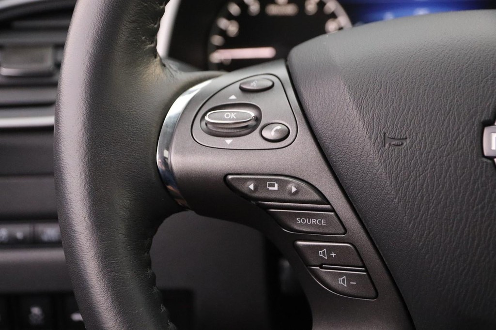 Nissan Murano Vehicle Image 13