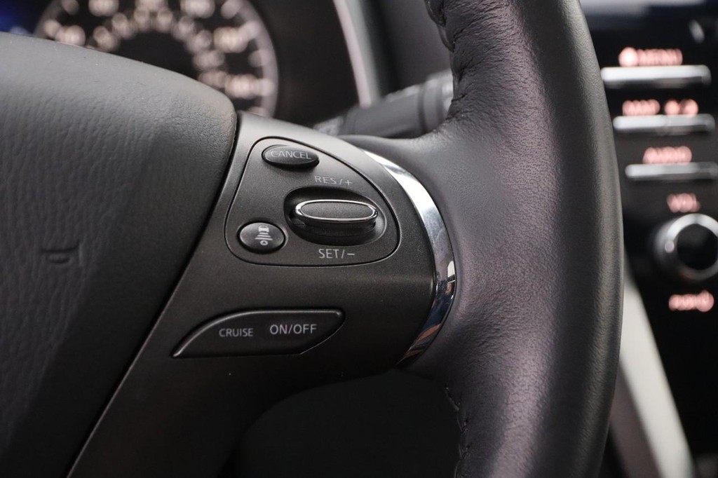 Nissan Murano Vehicle Image 14