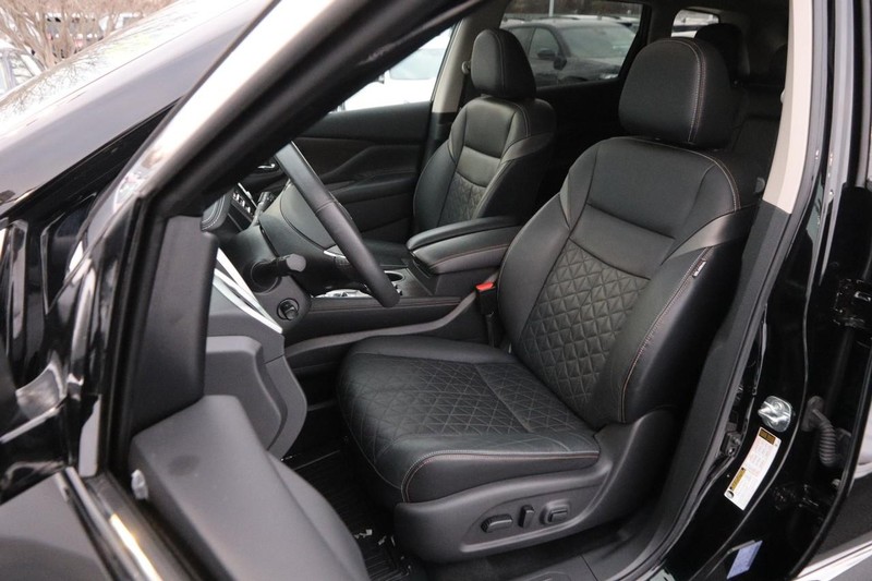 Nissan Murano Vehicle Image 10