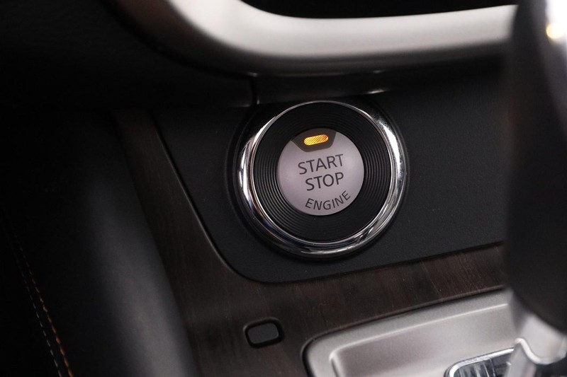 Nissan Murano Vehicle Image 16