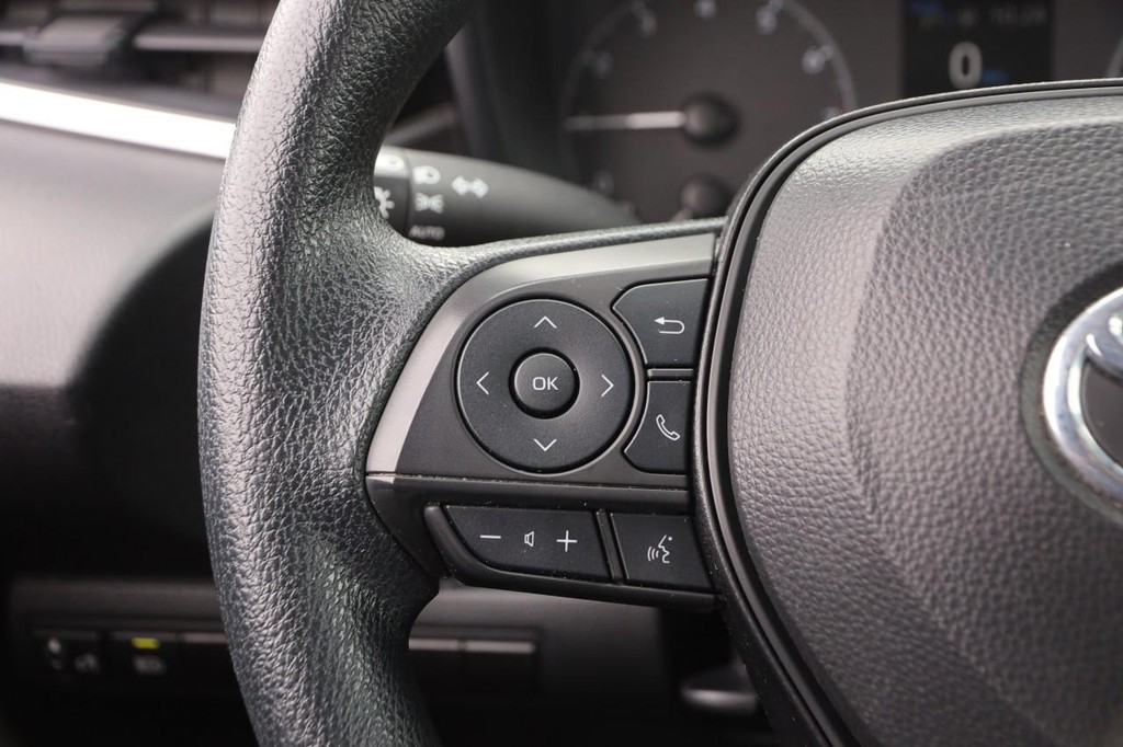 Toyota Corolla Vehicle Full-screen Gallery Image 11