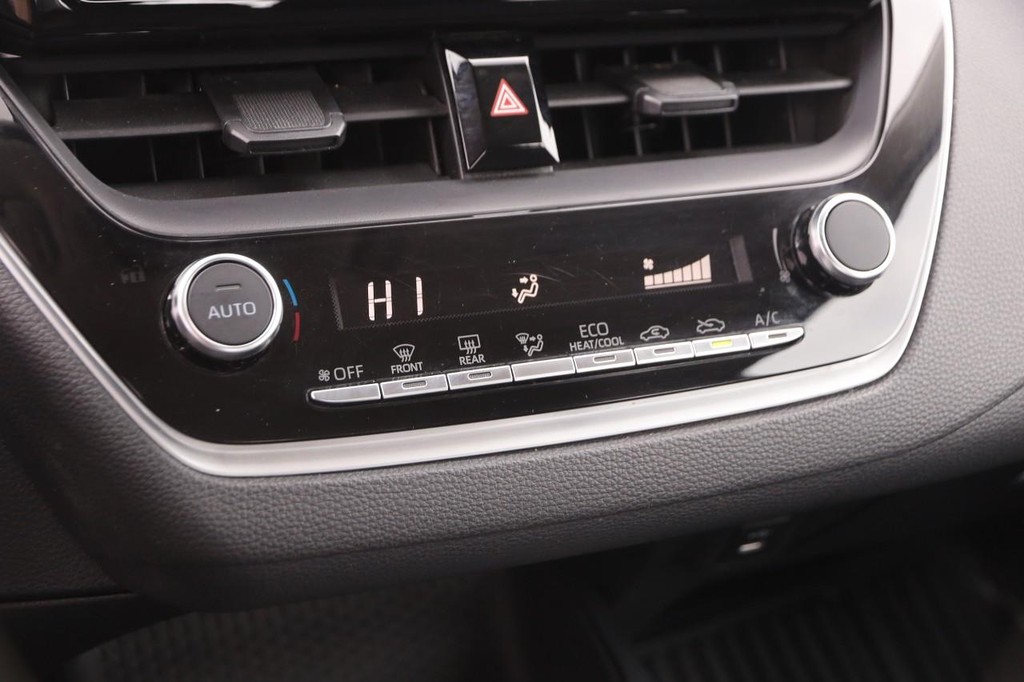 Toyota Corolla Vehicle Full-screen Gallery Image 16