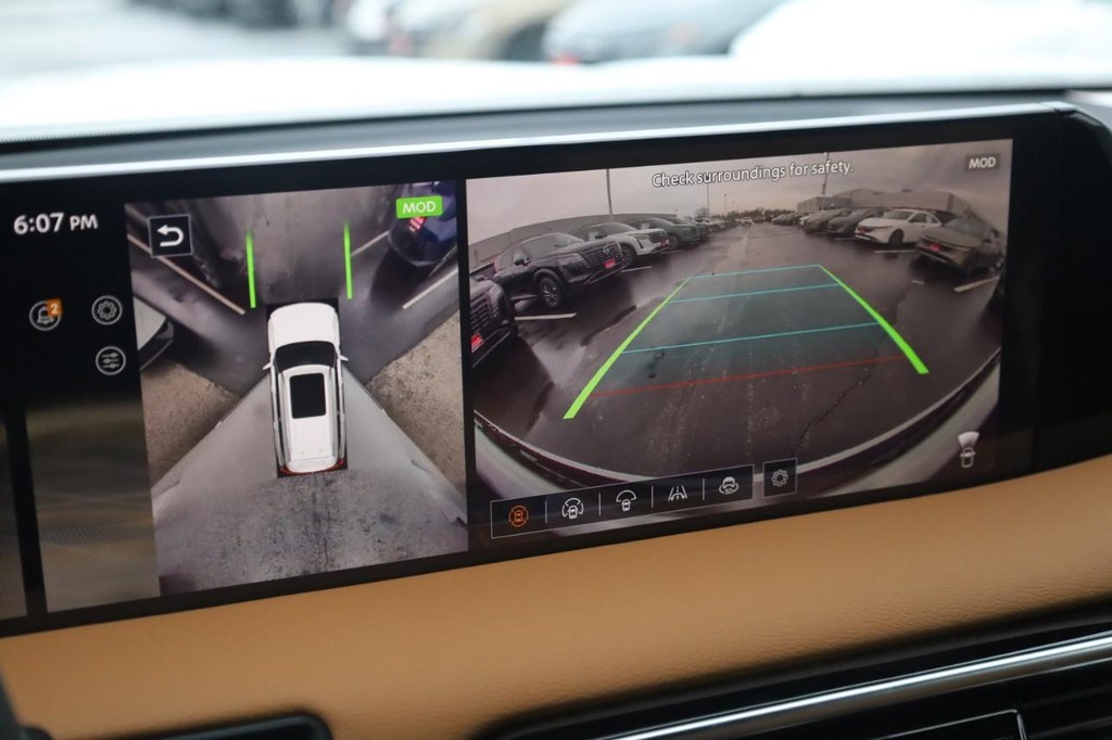 Nissan Armada Vehicle Full-screen Gallery Image 14