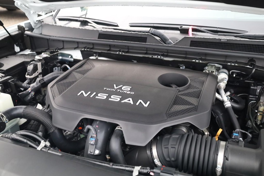 Nissan Armada Vehicle Full-screen Gallery Image 23