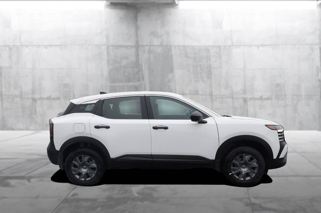 Nissan Kicks Vehicle Full-screen Gallery Image 5