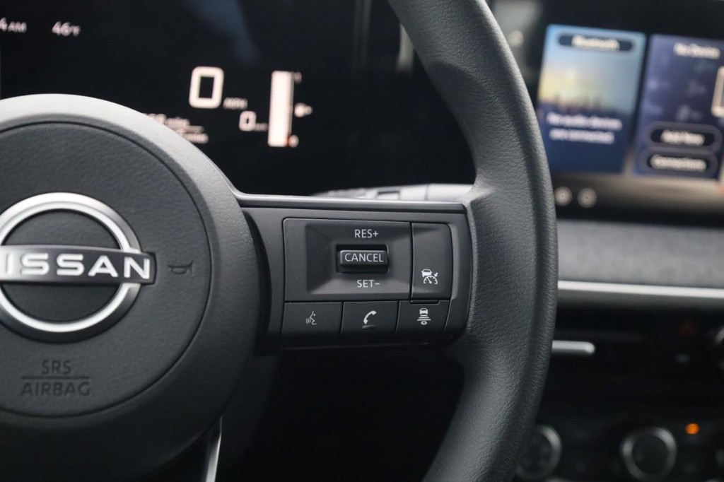 Nissan Kicks Vehicle Full-screen Gallery Image 9