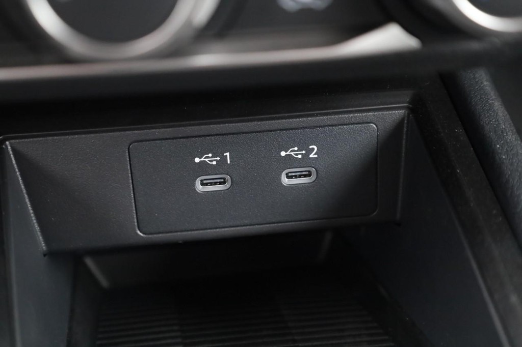 Nissan Kicks Vehicle Full-screen Gallery Image 16