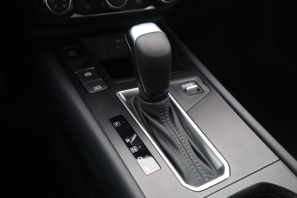 Nissan Kicks Vehicle Full-screen Gallery Image 17