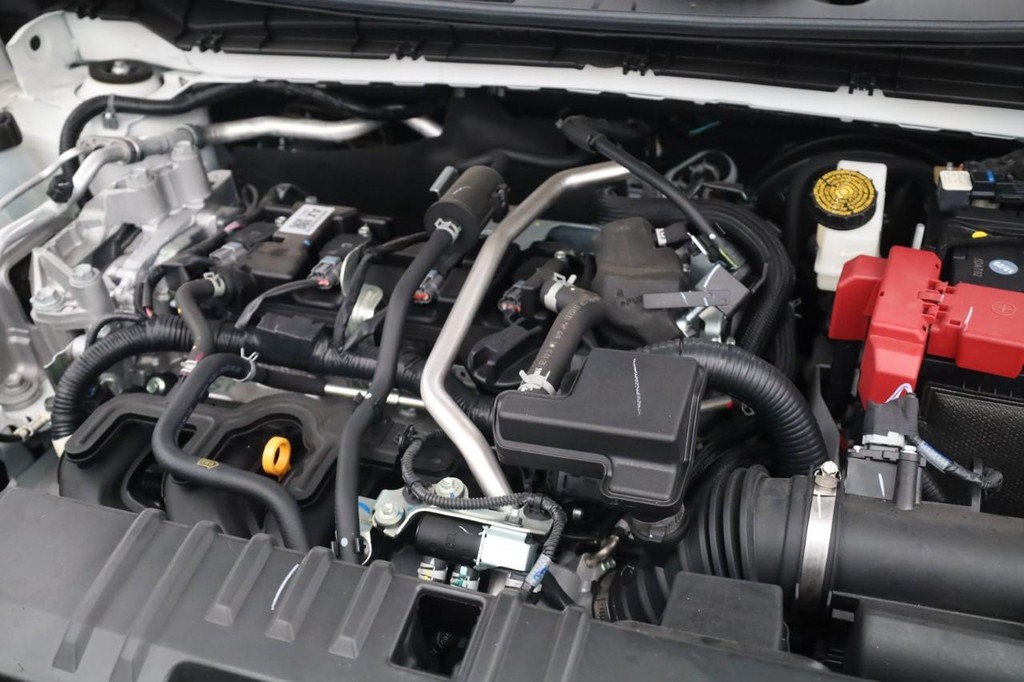 Nissan Kicks Vehicle Full-screen Gallery Image 22