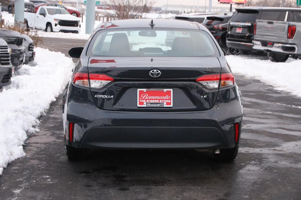 Toyota Corolla Vehicle Full-screen Gallery Image 6