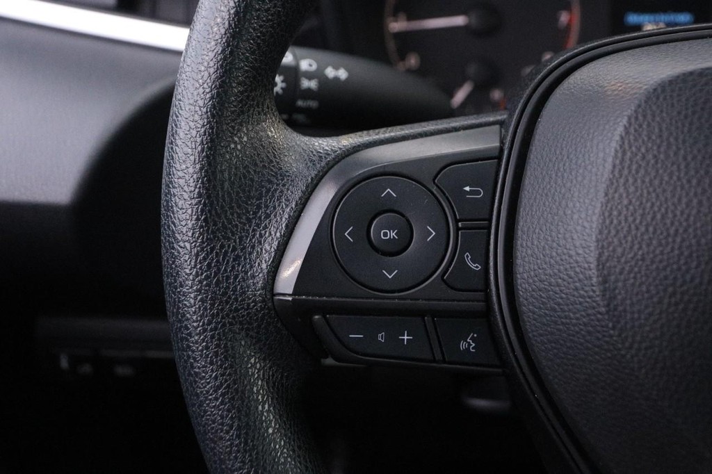 Toyota Corolla Vehicle Full-screen Gallery Image 11