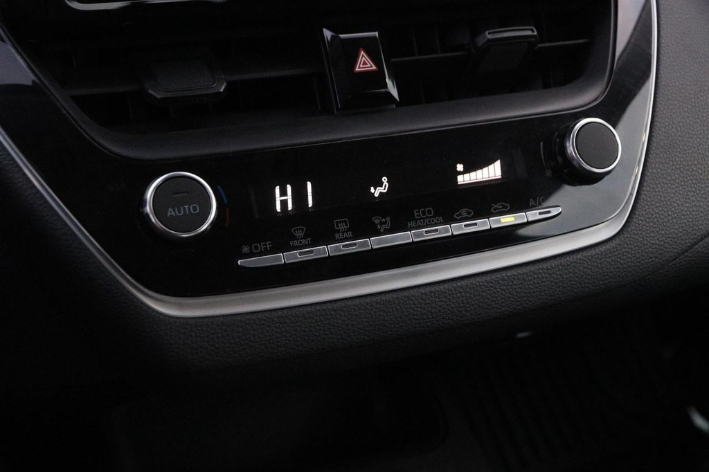 Toyota Corolla Vehicle Full-screen Gallery Image 16